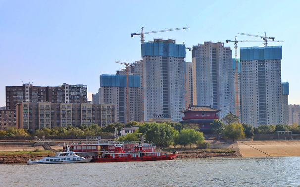 国度及处所30余家媒体感触遵义&ldquo;江山湖景&rdquo;魅力&mdash;&mdash;&ldquo;共舞长江经济带、看高质量发展&rdquo;网络主题采访团一行乘&ldquo;浔渭南号&rdquo;游遵义长江最美岸线
